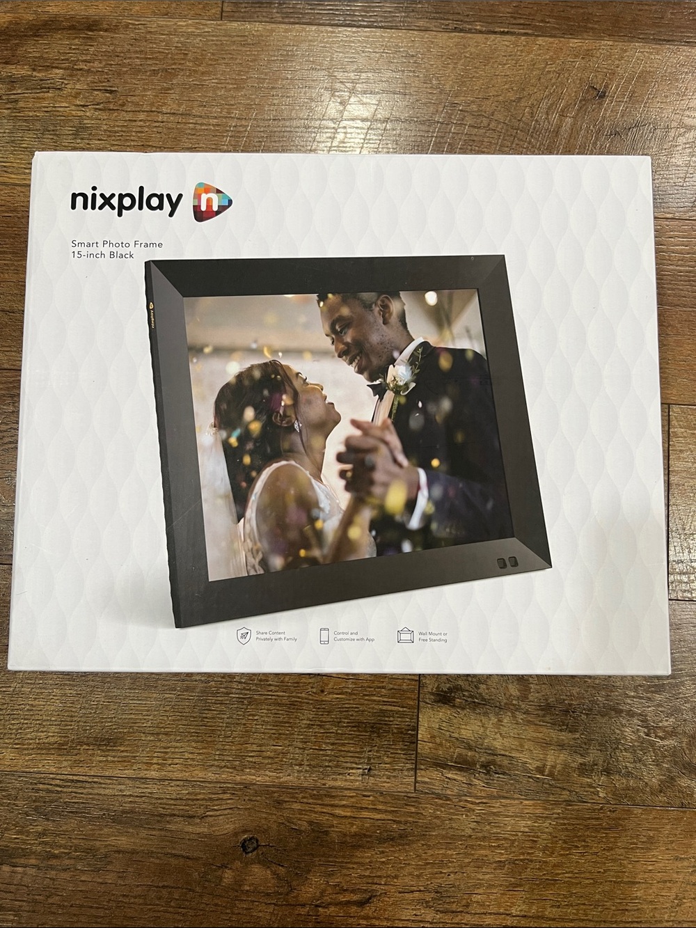 Digital Photo Frame in Black with Glossy Display